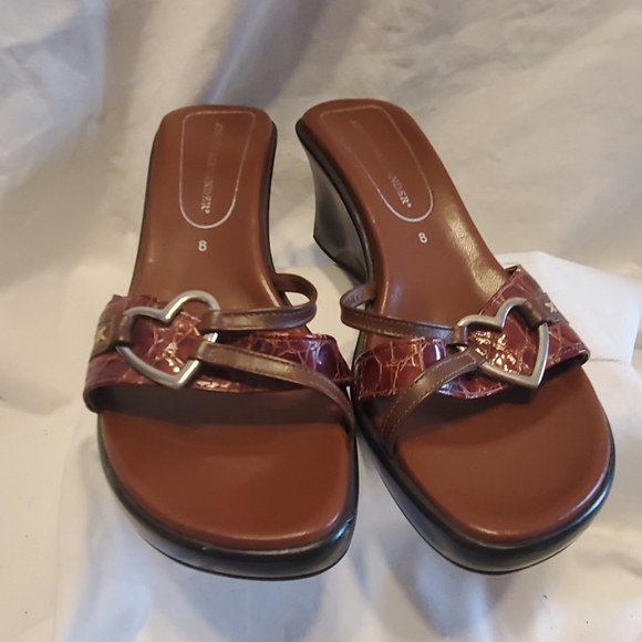 Sandals size 8. - Picture 2 of 6